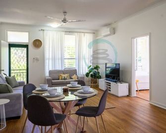 Zen Nest Cozy Lawn Minimalist - Nightcliff - Comedor