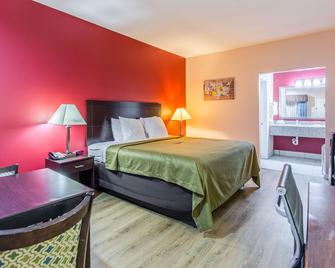 Quality Inn and Suites Bridge City-Orange - Bridge City - Bedroom