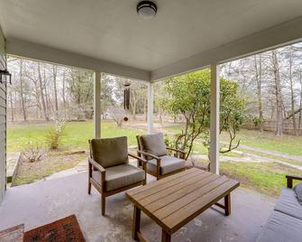 Historic Connecticut Home with Grill and Spacious Yard - Weston - Patio