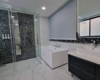 TagVilla Palm Spring Villa in Pattaya -08 Bedroom - Bang Lamung