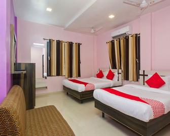 OYO 22918 Hotel Sadanand Mourya Lodging And Boarding - Boisar - Bedroom