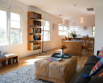 Magical Los Feliz Hillside Home, Views Of Hollywood, Griffith Park And West La - Los Ángeles - Sala de estar
