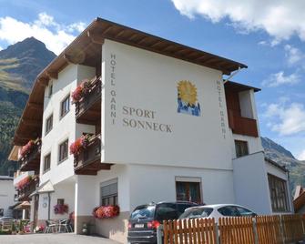 Hotel Garni Sport Sonneck - Galtur - Building