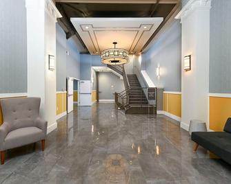 Downtown Escape - Stylish Living with Free Parking - Indianapolis - Lobby