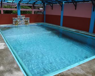 Jamjens Lodge - Baler - Piscina