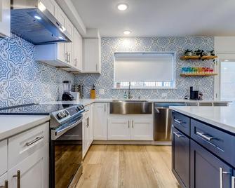 Lakefront Farmhouse style by Lake Lewisville - Lewisville - Kitchen