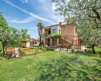 Amazing Apartment In Umag With Wifi - Umago