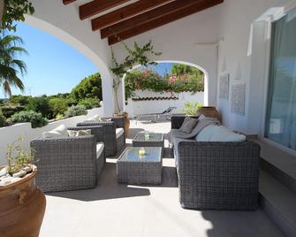 Dream villa with private tennis court, pool, sea and mountain views. - Altea - Balcón