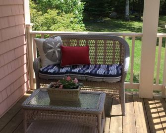Year Round Charming & Cozy Cottage at Ocean Point - East Boothbay - Balcony