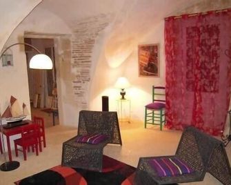 Rental old farmhouse, 5 people in Argilliers, between Uzes and Pont du Gard. - Argilliers - Sala de estar