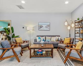 Alohalani at Surfside Beach - Surfside Beach - Living room