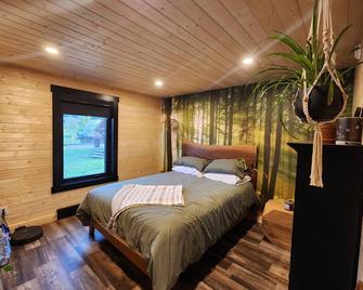 Life is better at the Lake with stunning lake views! - Rimbey - Ložnice