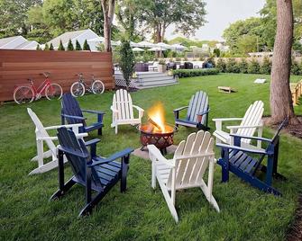 Best Place to Stay in East Hampton w/ Free Parking & Breakfast! 4 Relaxing Units - East Hampton - Патіо