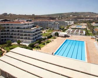 Stunning Sea Front Chalet In Tripoli - Tripoli - Pool