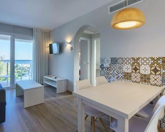 Hotel Sur Menorca Suites & Waterpark - Sant Lluis - Їдальня