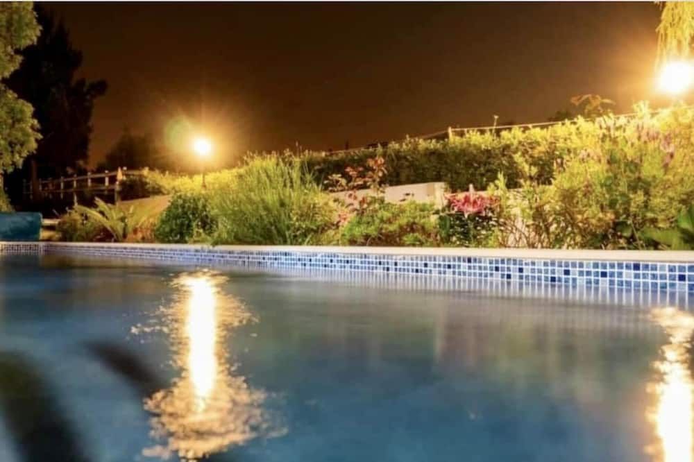 Farmhouse Sleeps 8 With Pool & Horses - Alcobaça - Bazén