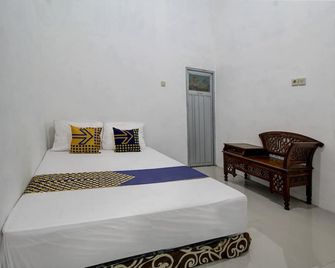 Hotel O Alif House Syariah 2 - Kediri - Habitación
