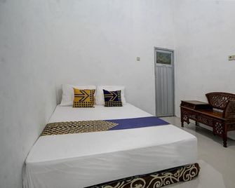 Hotel O Alif House Syariah 2 - Kediri - Schlafzimmer