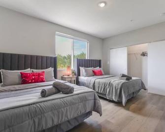 Spacious 3BR Townhouse with Free Parking Included! - Miami - Yatak Odası