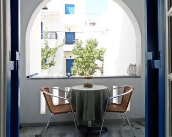 Rea Sun Hotel Studios Apartments - Naxos - Balkón