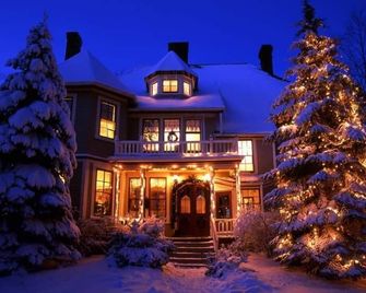 Elmwood Heritage Inn - Σαρλότετάουν