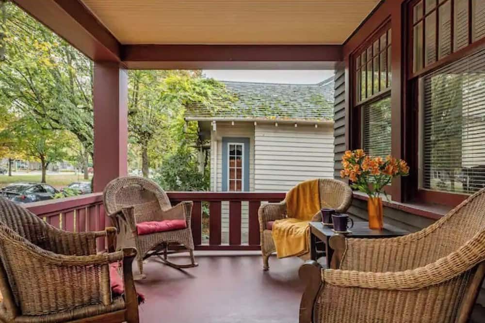 Welcome to Ravennity! Very close to Light Rail, UW, Greenlake - סיאטל - פטיו