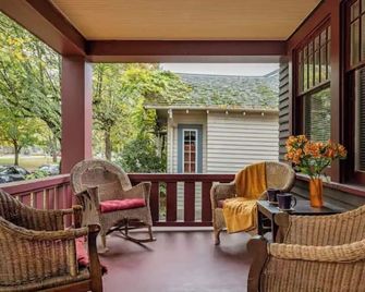 Welcome to Ravennity! Very close to Light Rail, UW, Greenlake - Seattle - Patio