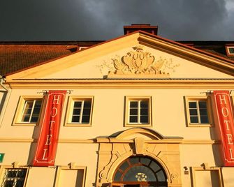 Hotel Tynec - Týnec nad Sázavou - Gebouw