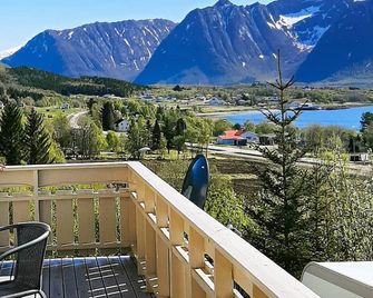 8 Person Holiday Home In Sortland-By Traum - Sortland - Балкон