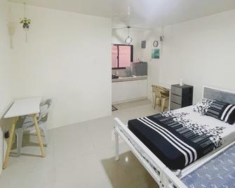Lovely place with WIFI perfect for remote work - Quezon City - Bedroom