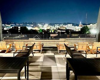 Urban Luxury Retreat:mercantile On Morris/1br/Wifi - Birmingham - Balcón