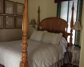One bedroom cottage with private bath and kitchen nook - Jefferson - Bedroom