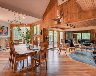 Steps to the Ellis River - Luxe, Hot Tub, Game Room - Jackson - Dining room