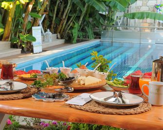 Giritlim Otel - Cesme
