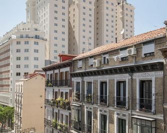 AH- Maravilloso apartamento junto a Plaza de España - Madrid - Bygning