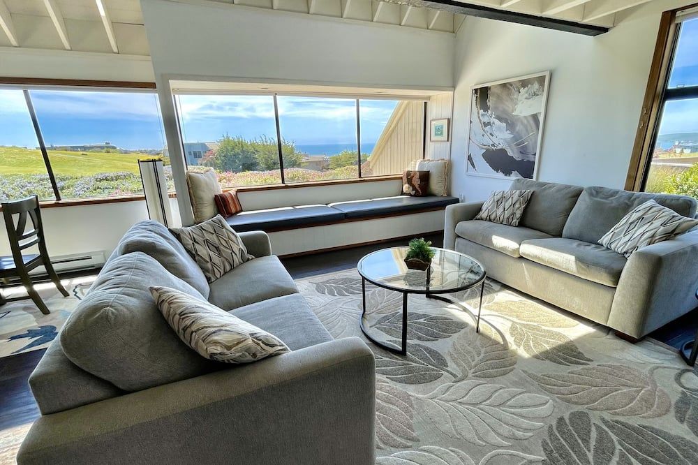 Panorama Ocean & Golf Fairway view - Bodega Bay - Living room