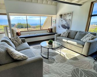 Panorama Ocean & Golf Fairway view - Bodega Bay - Living room