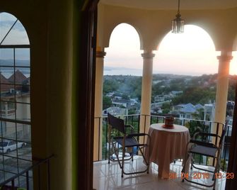 Villa Casa De Fe - Montego Bay - Balcone