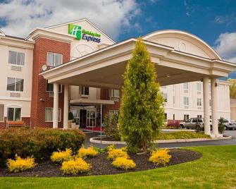 Holiday Inn Express & Suites Vineland Millville - Vineland - Building