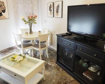 Apartamento en centro ciudad con garaje y aire acondicionado - Albacete - Dining room