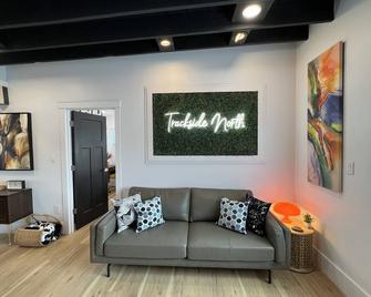 “The Inn at the Spa” on-site EV charging - Rochester - Sala de estar