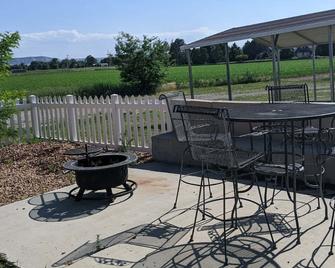 Cozy rural cottage less than 10 minutes from Regional West Medical Center - Scottsbluff - Innenhof