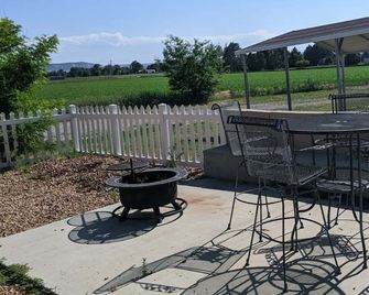 Cozy rural cottage less than 10 minutes from Regional West Medical Center - Scottsbluff - Innenhof