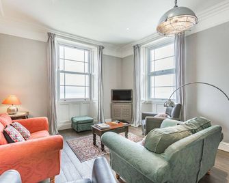 Pier View - Weston-super-Mare - Living room
