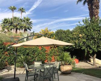 Completely Redone Palm Springs Oasis! - Palm Springs - Patio