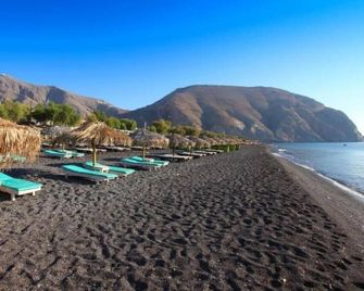 Santorini Breeze Studios - Perissa - Παραλία