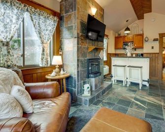 Village 37 Stone Cabin - Bryson City - Obývací pokoj