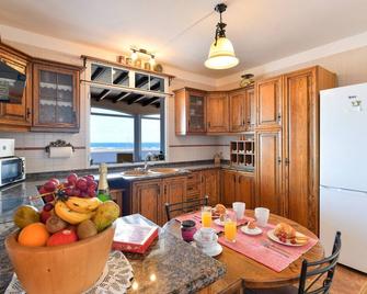 Villa Rústica con piscina privada - Tías - Cuisine