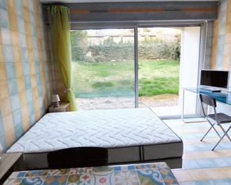 Studio Avec Vue Sur La Ville Et Terrasse - Brioude - Chambre