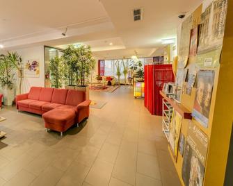 a&t Holiday Hostel - Viena - Lobby